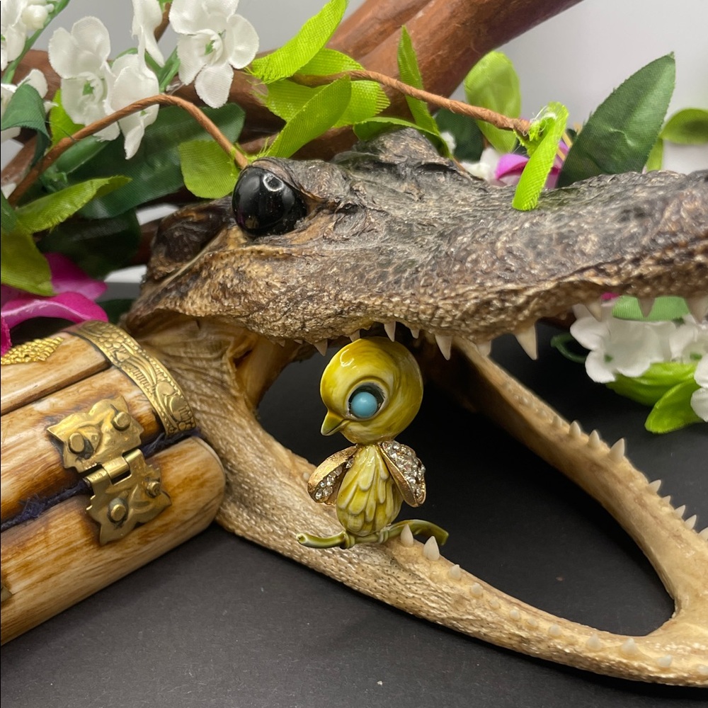 HAR bird brooch vintage